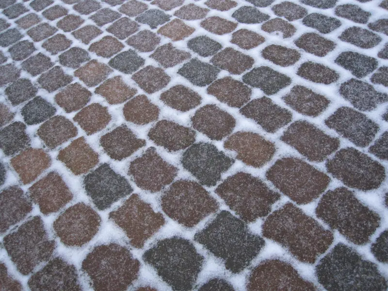 Authorities' road gritting responsibilities 